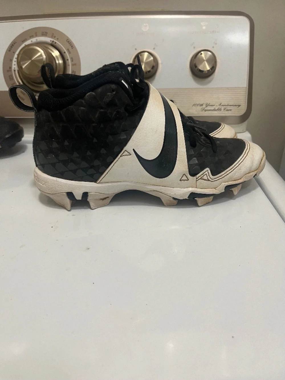Nike Fast Flex Trout 27 Cleats 4Y